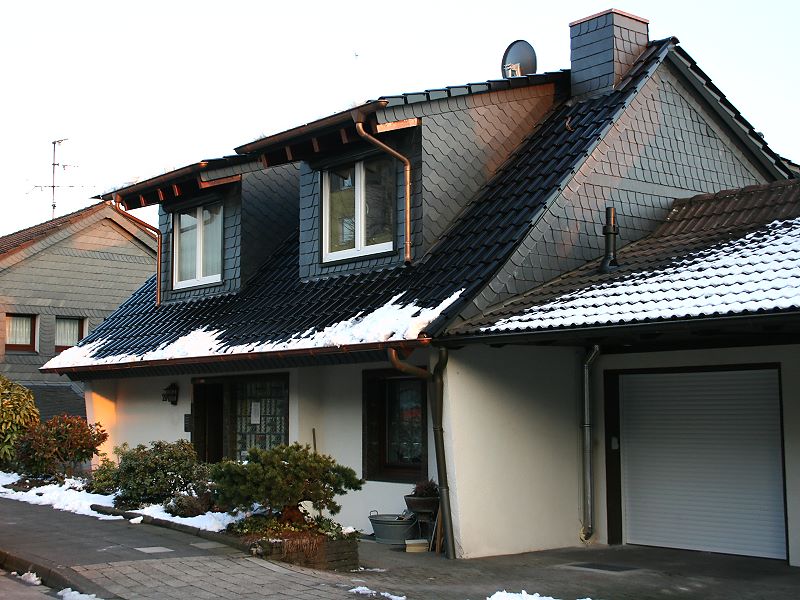 Siriusweg 20: die Stra&szlig;enseite am 8.3.2010