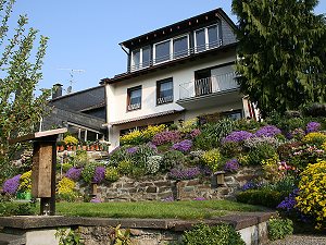 Siriusweg 20: Blick von der Treppe zum Nachbarn